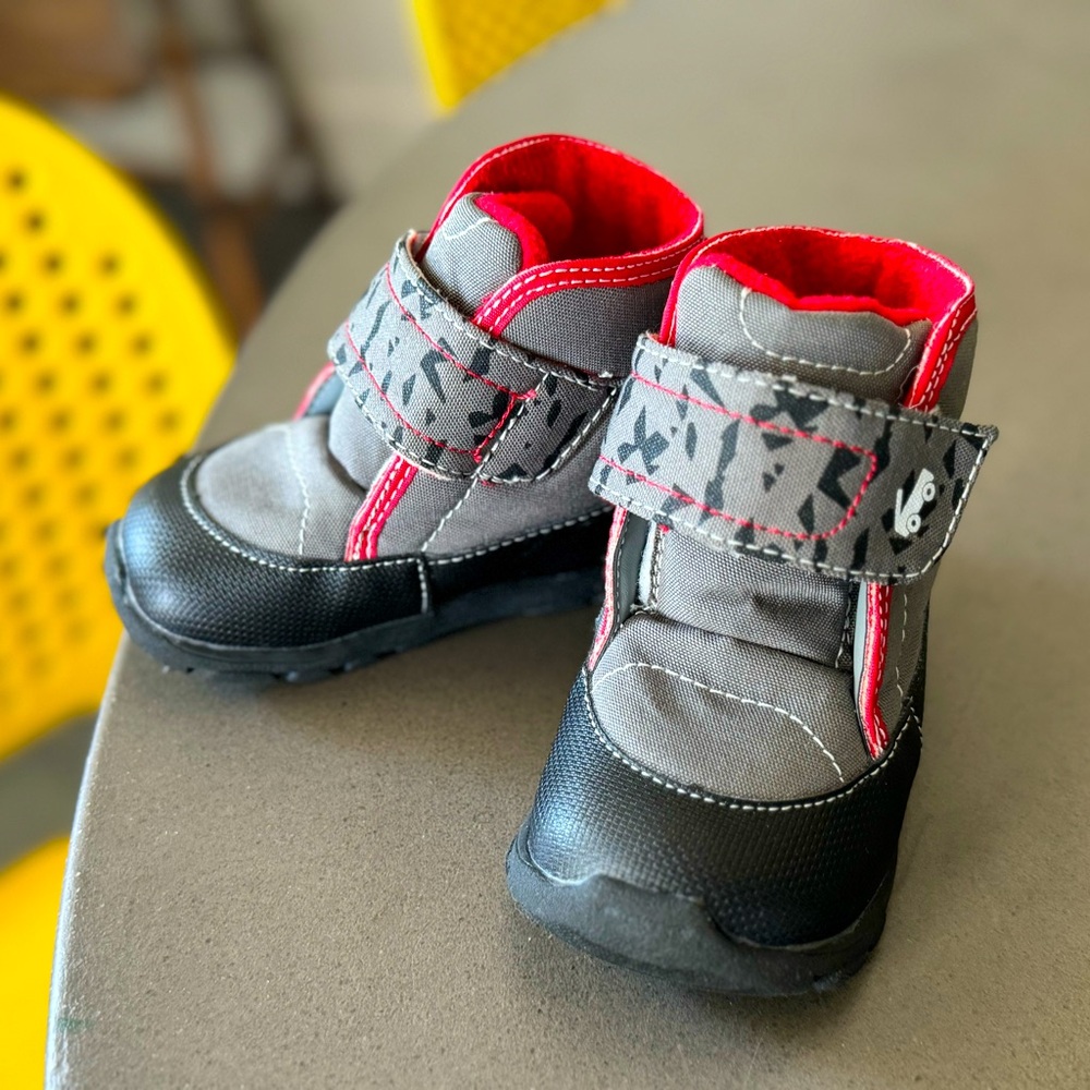 See Kai Run Toddler Boots (Grey & Red) - Size 7 | Excellent- Like New Condition